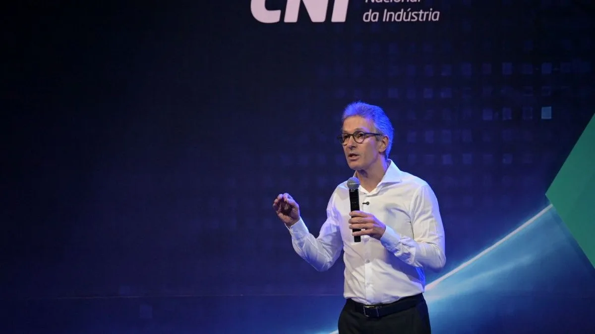 Zema questiona decisão de Dino sobre comando da Polícia Federal