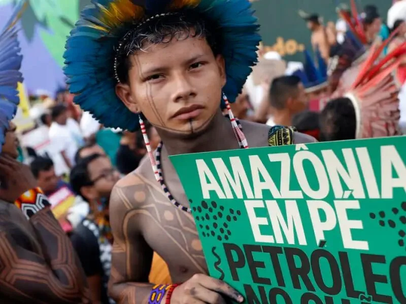 Protesto antecede leilões de petróleo e gás organizados pela ANP no Rio
