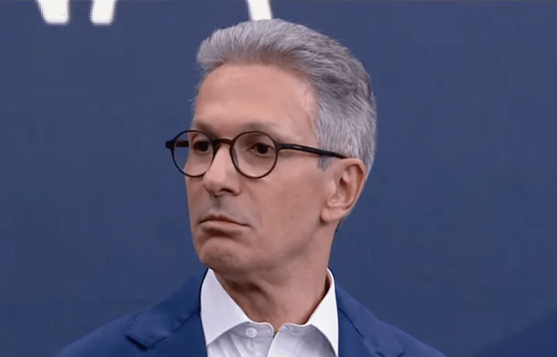 Zema mantém candidatura e descarta apoio a Flávio Bolsonaro no primeiro turno
