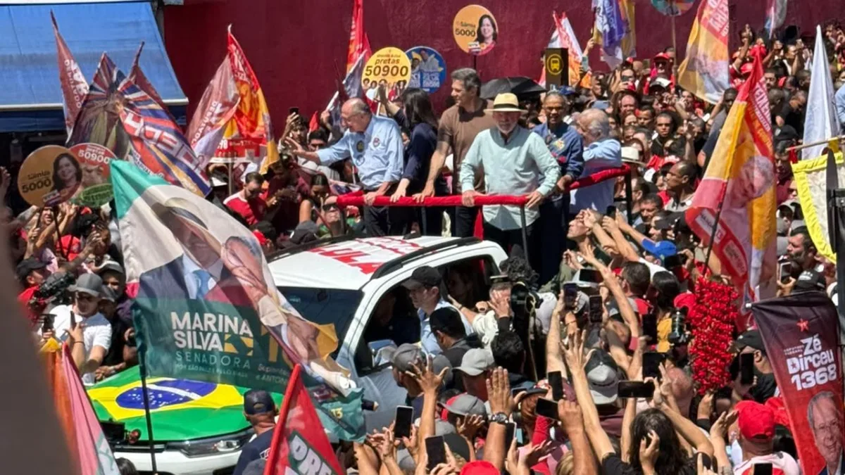 Lula critica apostas e pede votos para aliados em comício em São Paulo