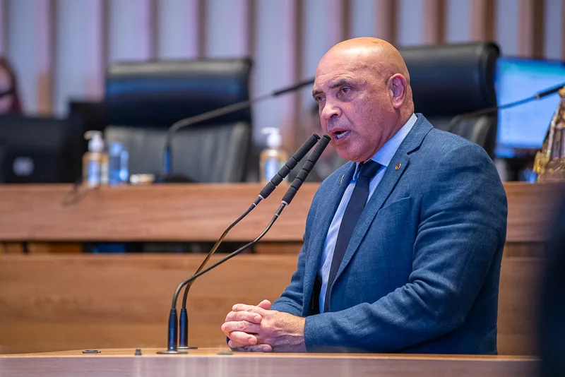 Tecnologia e petróleo levam índices de Nova York a uma sessão de perdas