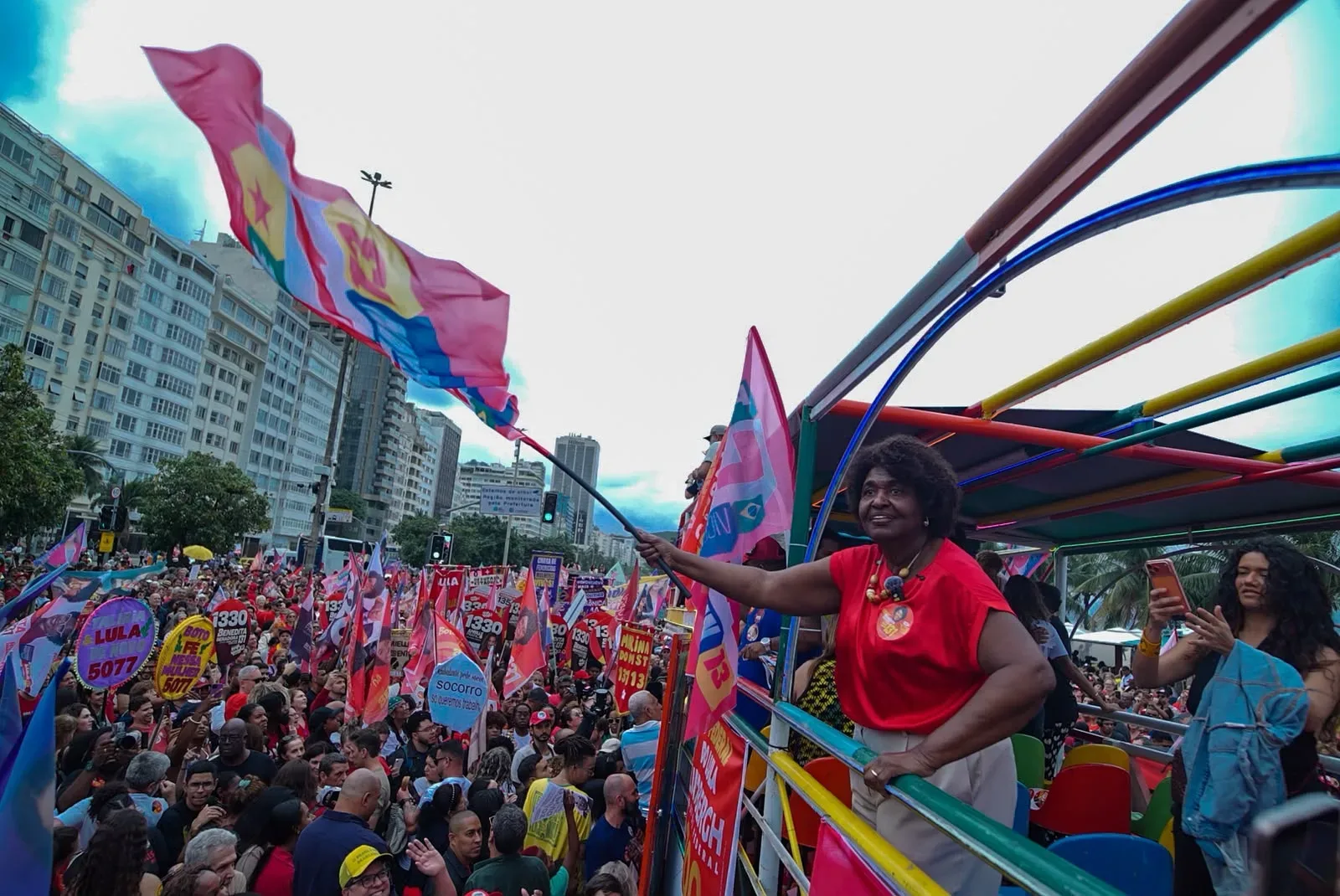 Benedita da Silva defende união da esquerda e controle de recursos estratégicos