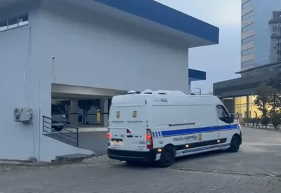 Corpos de Rick Sollo e outras quatro vítimas são levados a Florianópolis