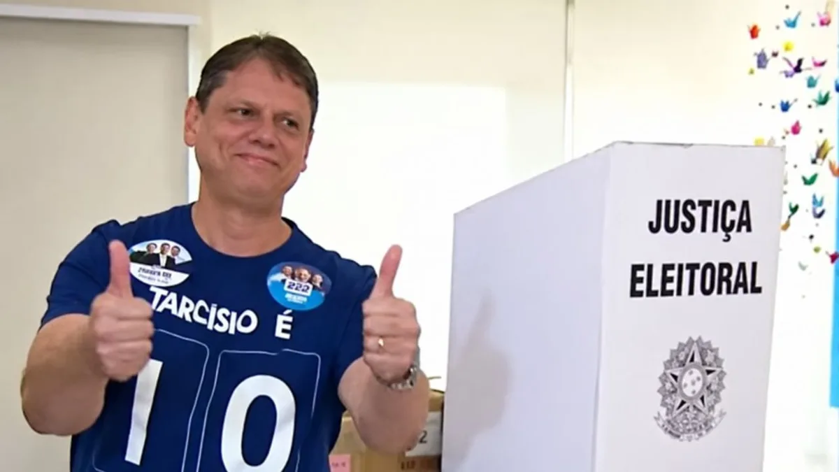 Tarcísio destaca campanha sem confrontos antes de acompanhar apuração em São Paulo