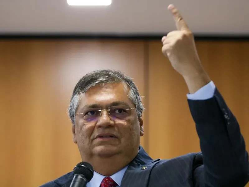 Dino reverte ordem de Mendonça e autoriza posts sobre Nossa Senhora Aparecida