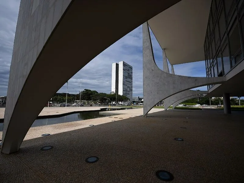Governo deve preservar bloqueio no Orçamento, mas rever projeção fiscal