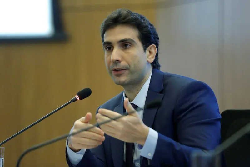 Galípolo diz que BC foi informado sobre contrato ligado ao Banco Master