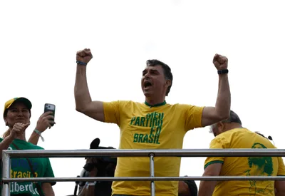Flávio Bolsonaro aposta em ato na Paulista para pressionar julgamento sobre Moraes