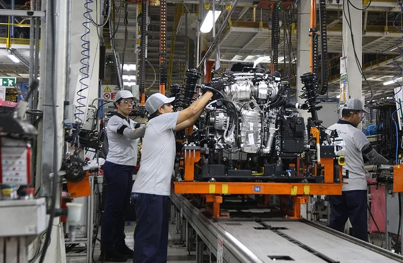 Indústria perde ritmo em julho, enquanto emprego e salários mantêm avanços