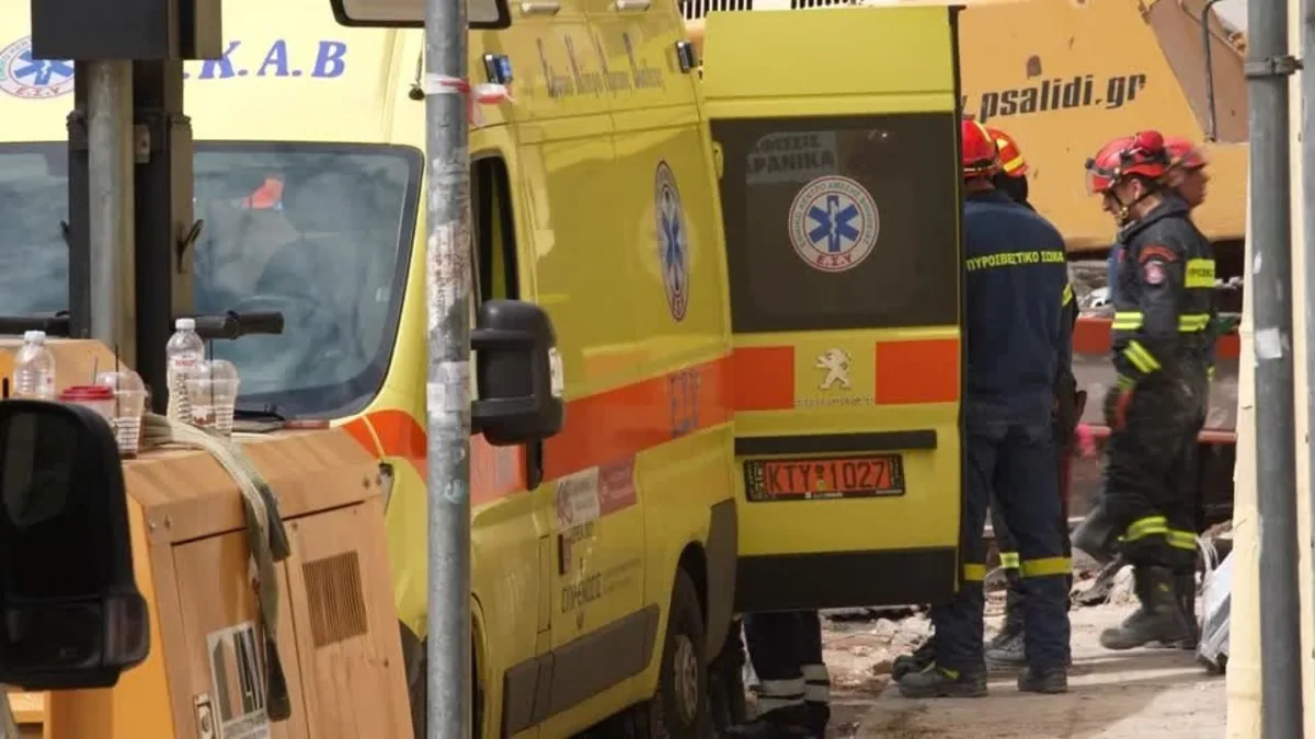 Seis pessoas morrem após explosão derrubar prédio no centro de Atenas