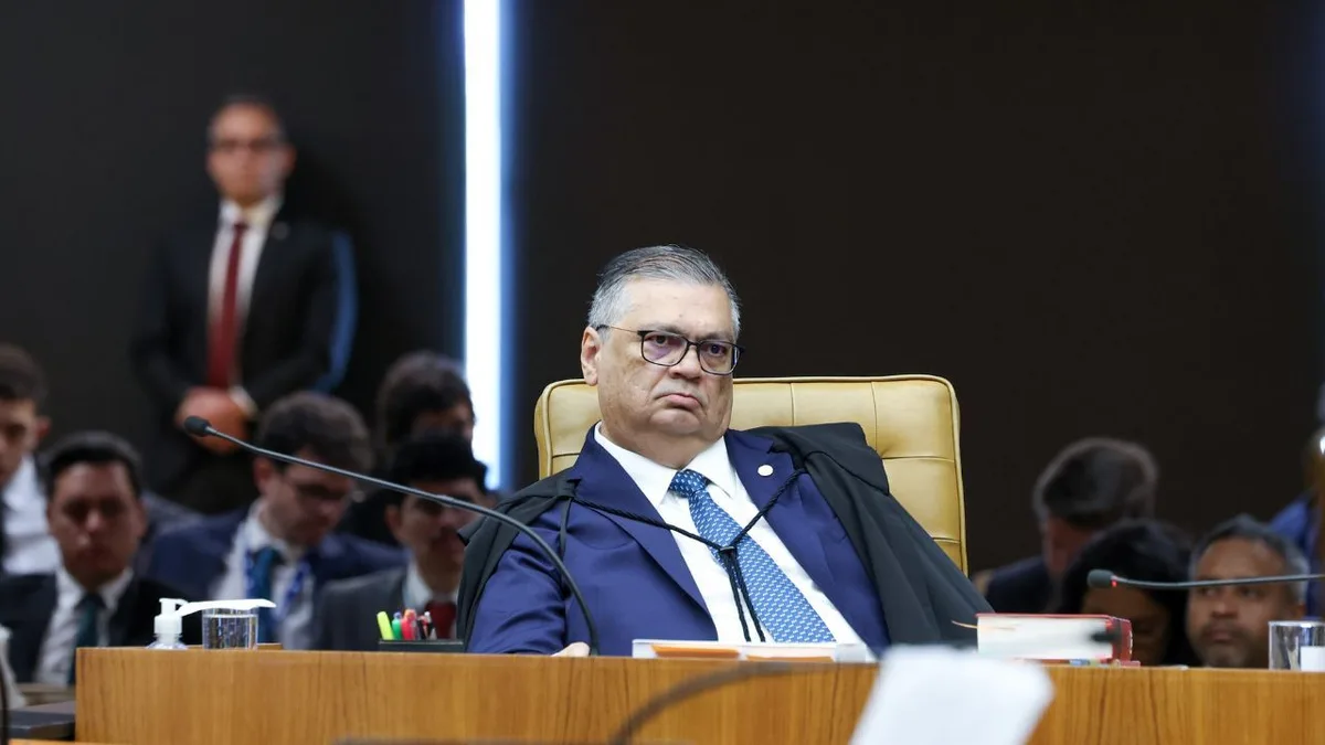 Dino vê pressão externa contra STF durante julgamento sobre Moraes