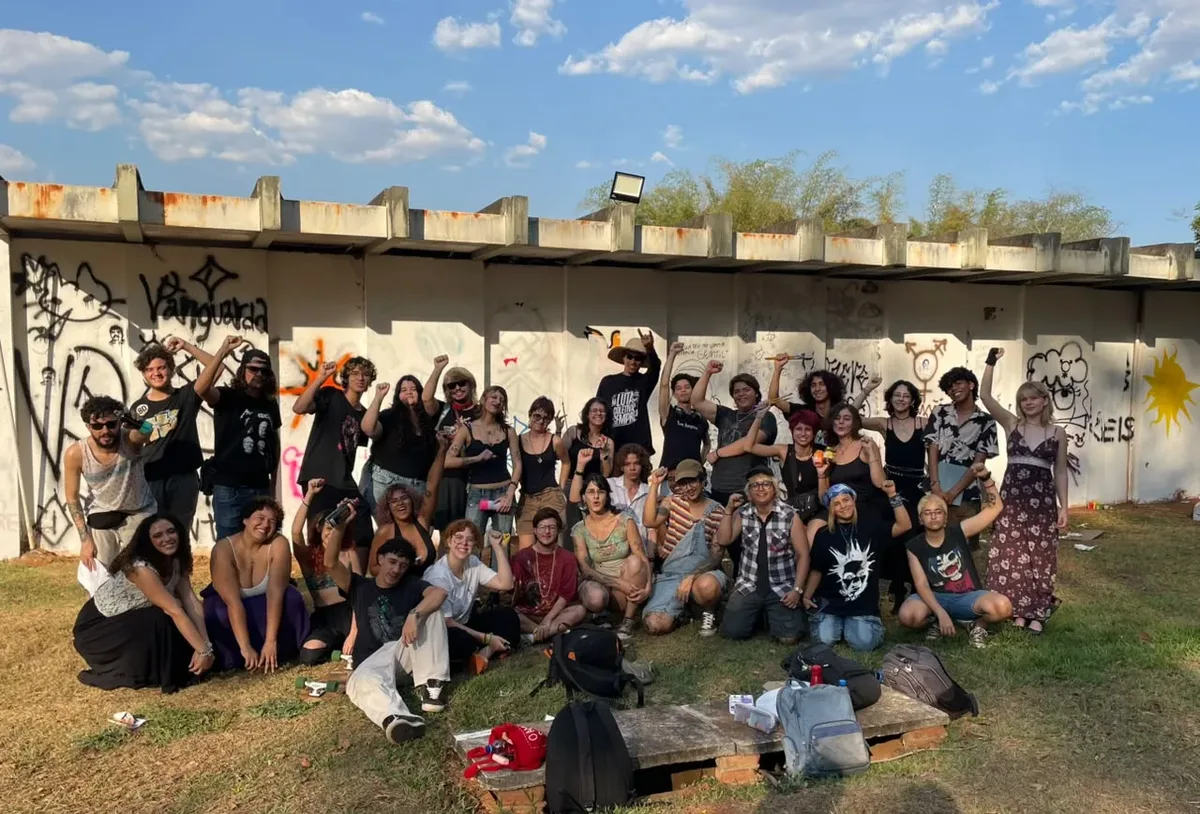 Estudantes repintam muros da UnB após novo ataque às manifestações artísticas