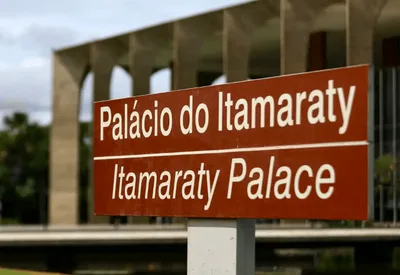Diplomatas veem risco de guinada ideológica no Itamaraty com Eduardo Bolsonaro