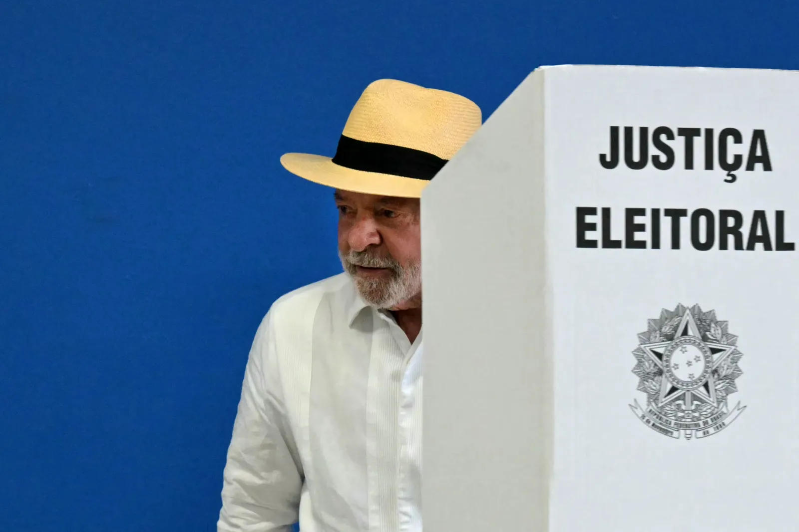Lula vence em Pernambuco, mas recua em votos e percentual no 1º turno