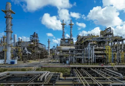 Empresas reduzem projeção para o PIB e elevam previsão de inflação em 2027