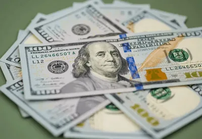 Dólar recua antes da definição da Ptax de fim de mês
