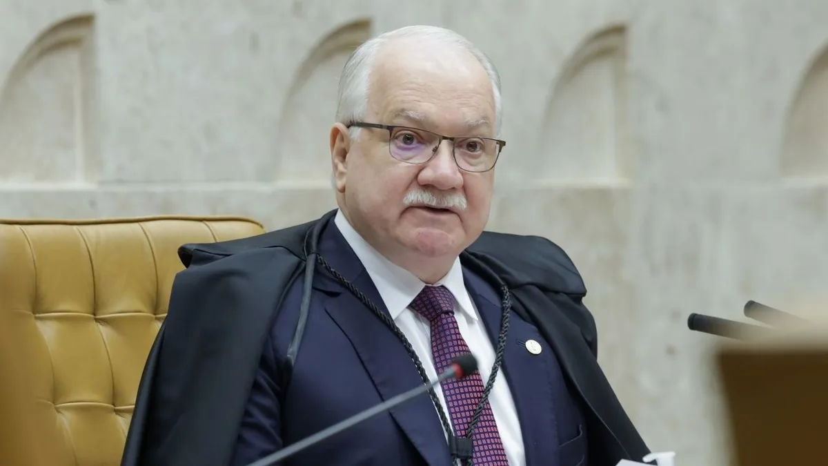 Fachin suspende afastamentos na PF e leva crise do STF ao plenário