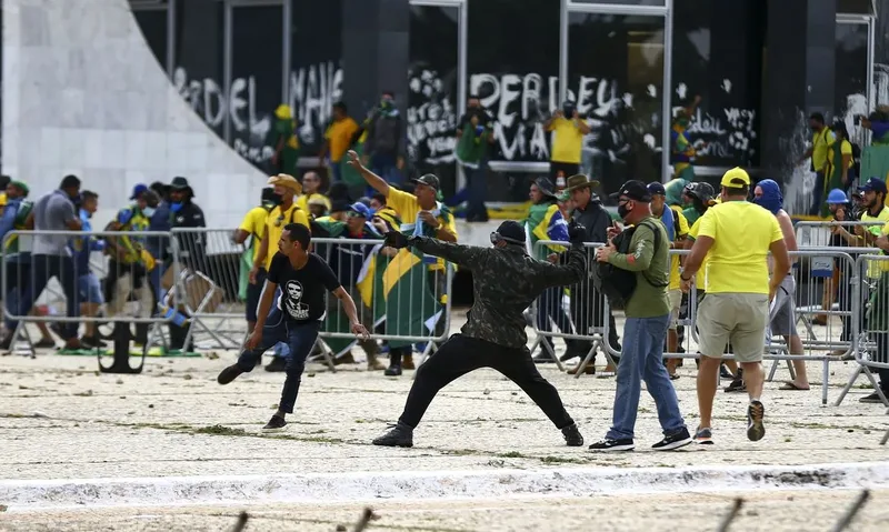 Sebastião Costa aponta histórico de violência associado à extrema direita