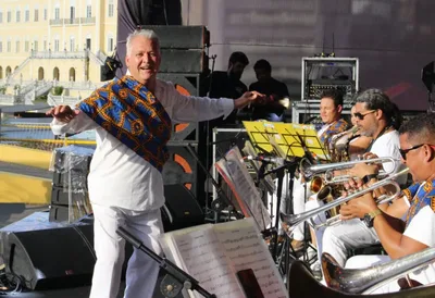Cinco orquestras ocupam o Pelourinho em baile gratuito neste domingo