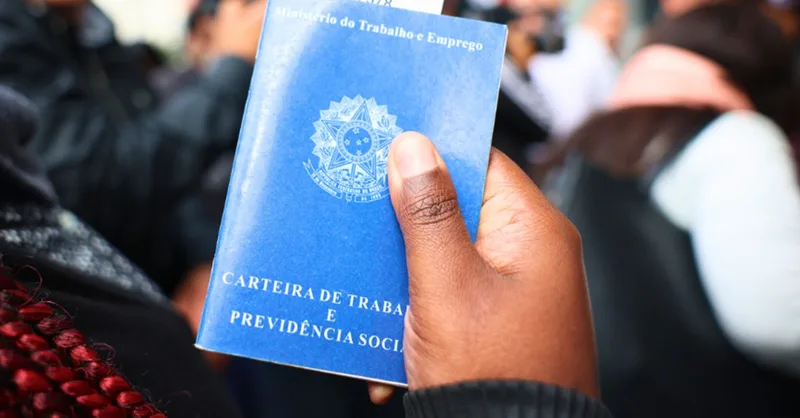 Justiça mantém indenização por nove vínculos falsos em carteira digital