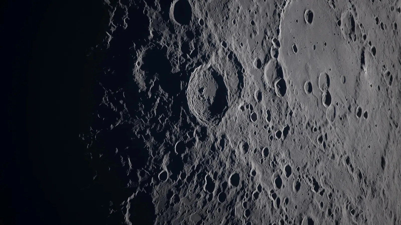 Estudo estima limite de água para grandes cidades na Lua