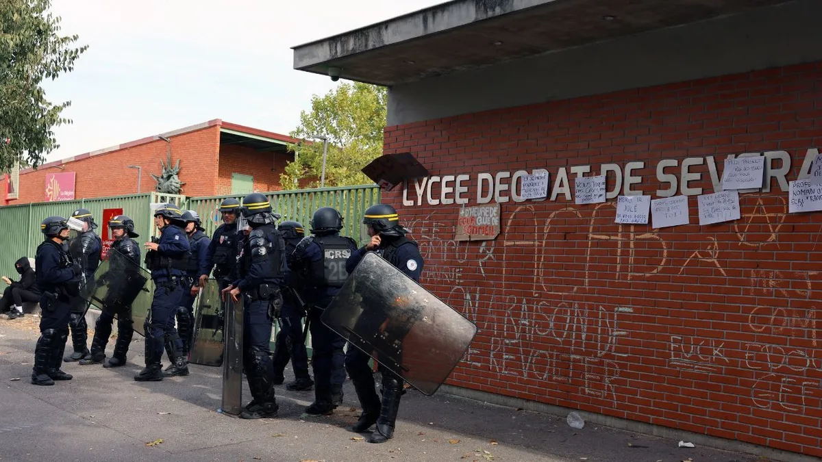 Protestos estudantis fecham quatrocentas escolas na França