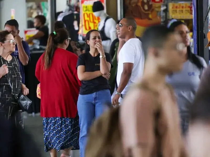Iniciativa reúne economistas e organizações para aproximar economia da vida cotidiana