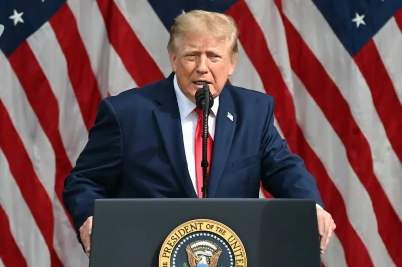 Trump vincula memória do 11 de Setembro à guerra contra o Irã