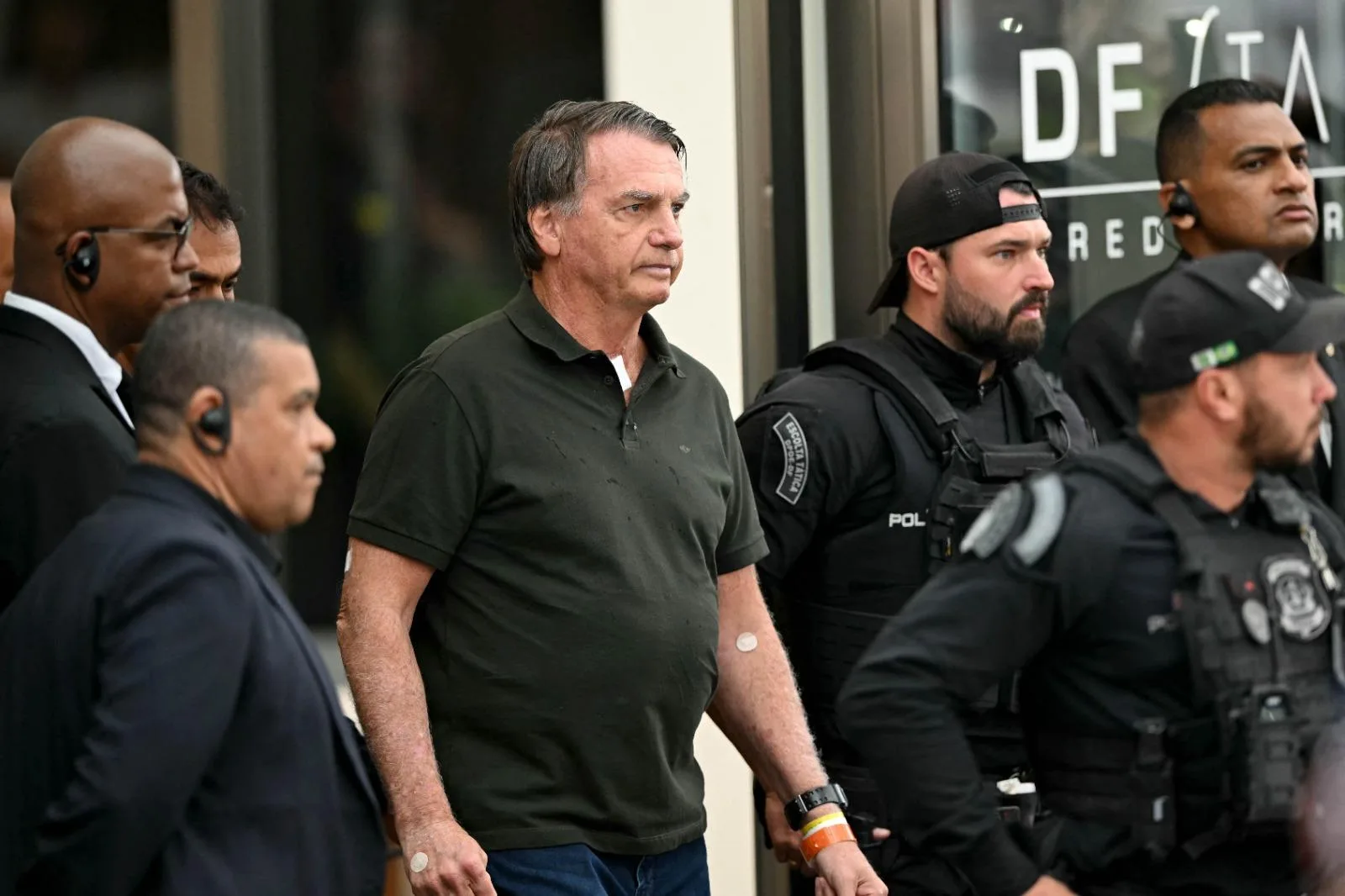 Bolsonaro retira pedido para suspender execução de pena no STF