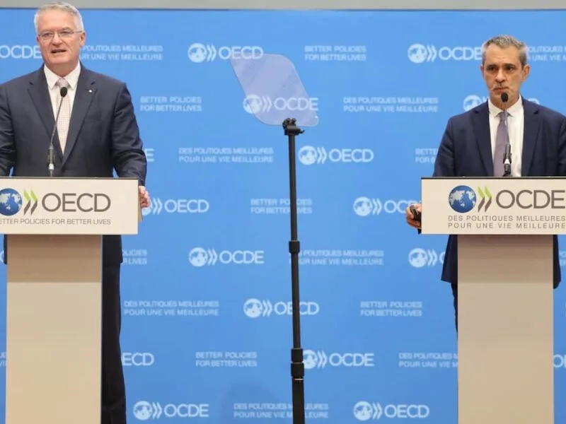 OCDE prevê expansão global moderada e aponta riscos para energia e inflação