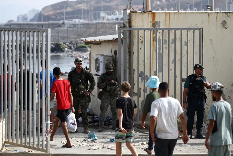 Itália e Espanha prorrogam controles de fronteira em meio à crise de Ceuta