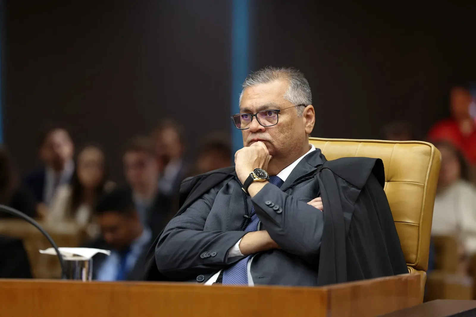 Dino preserva veto a publicidade de bets em bens públicos de Minas