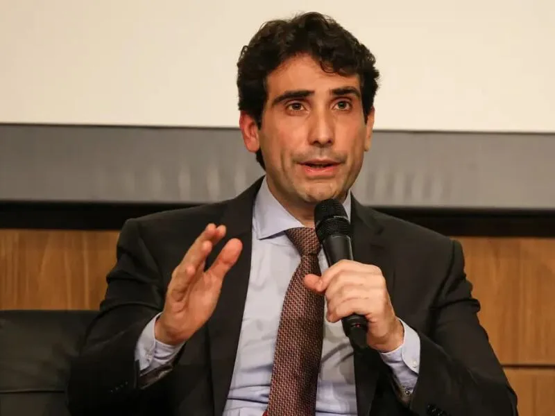 Galípolo vê desaceleração mais clara, mas mantém cautela sobre os juros