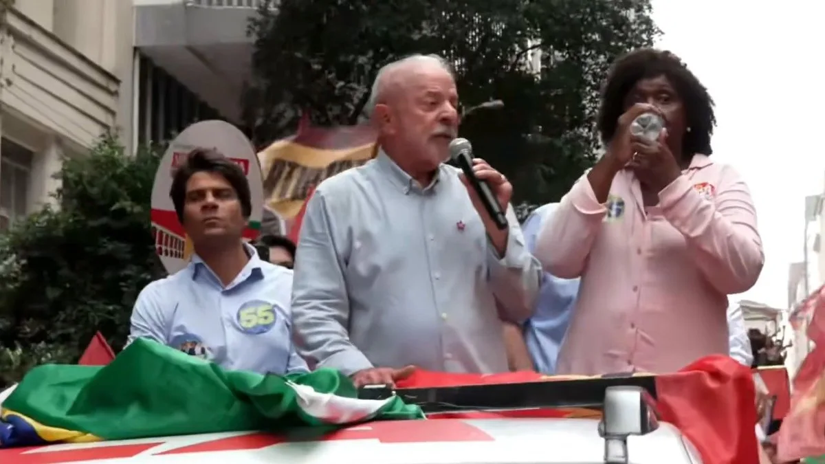 Lula associa adversários ao Banco Master e pede voto de idosos no Rio