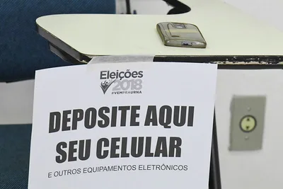 Celular deve ser entregue aos mesários antes do voto em 2026