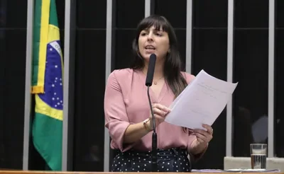 Natália Bonavides entrega provas de ameaças contra ela e familiares às autoridades