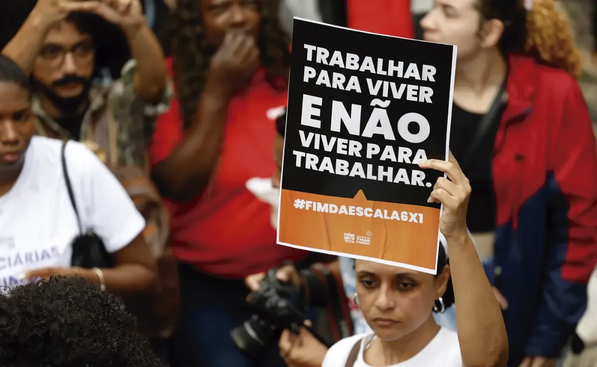 Senado deve votar redução da jornada após primeiro turno, diz Paim