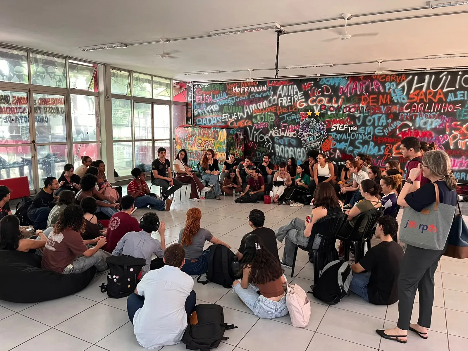 Universidades de Minas articulam caronas e ações para o segundo turno