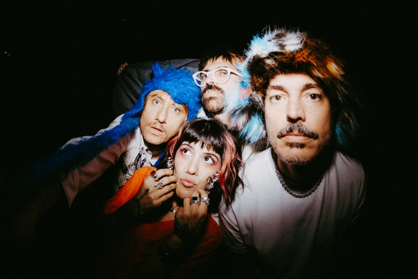 Supercombo reafirma defesa da democracia após corte de transmissão no Rock in Rio