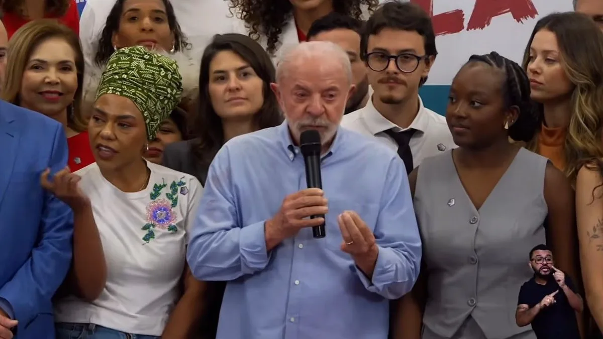 Lula diz que derrota para Flávio Bolsonaro ameaçaria conquistas do governo