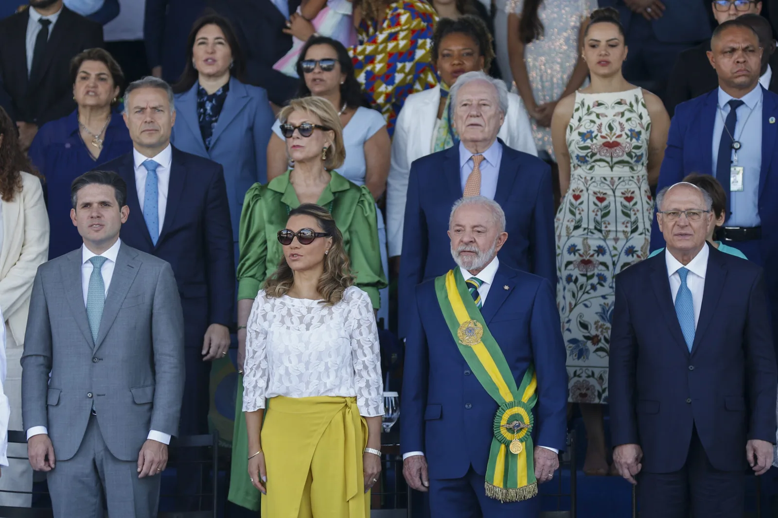 Trump diz que EUA controlam Ormuz e mantém possibilidade de ataque no Irã