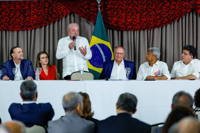 Lula pede mobilização de eleitores ausentes para o segundo turno