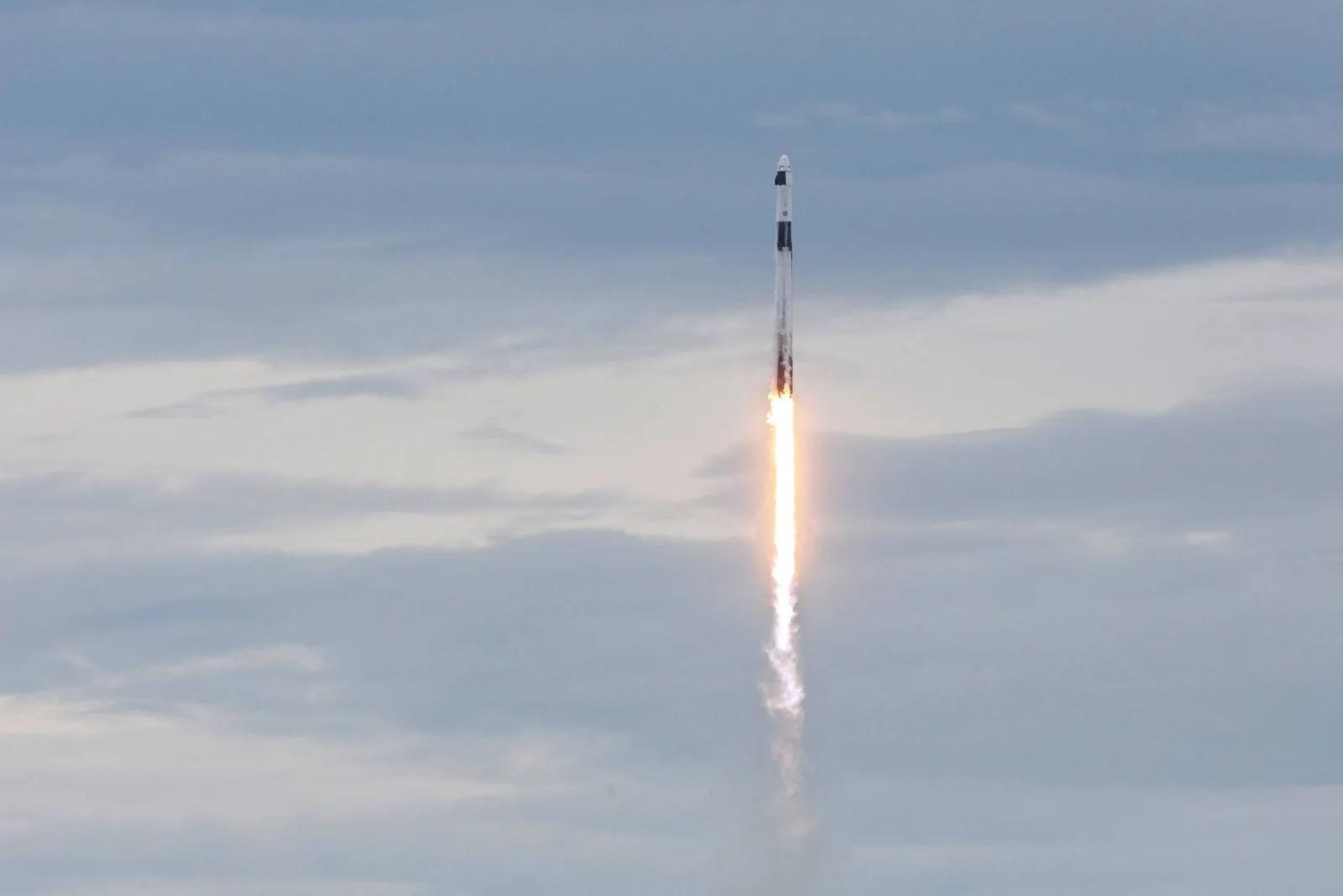 Crew-13 chega à ISS após voo recorde e inicia troca de tripulação