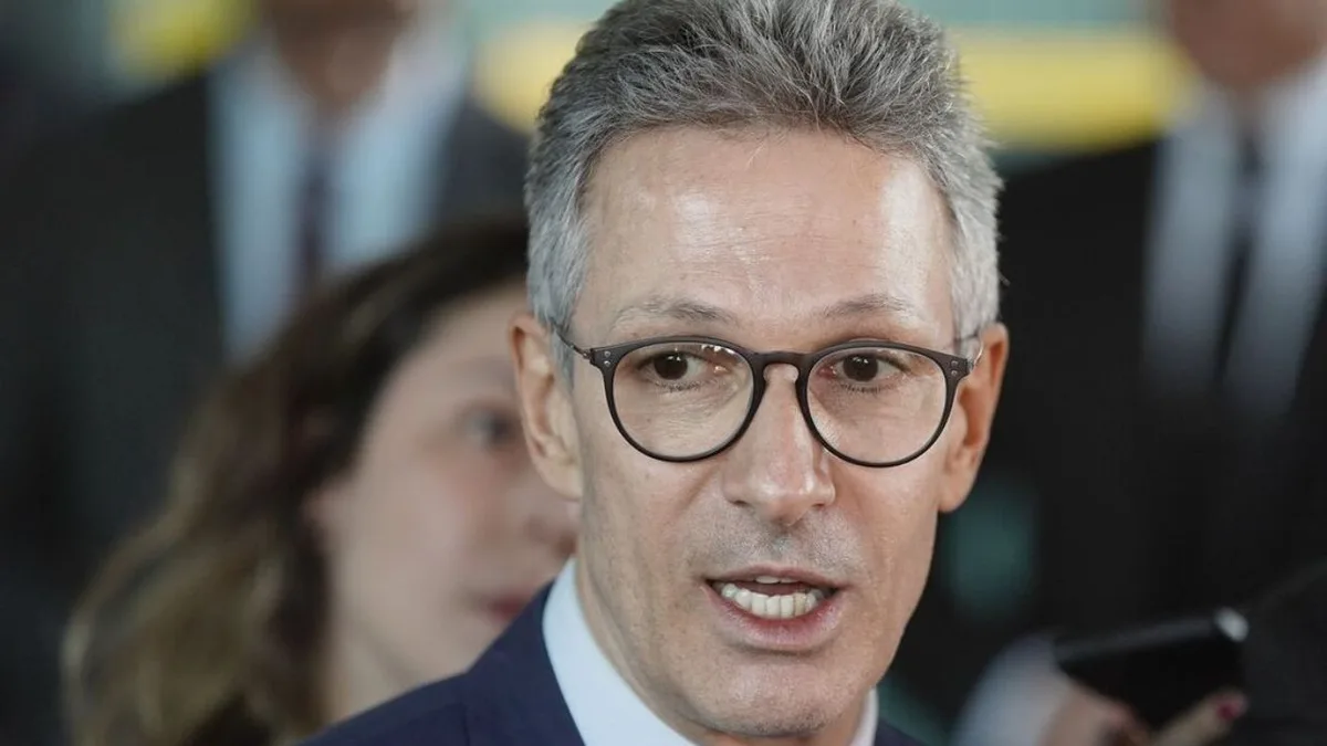 Romeu Zema anuncia apoio a Flávio Bolsonaro no segundo turno