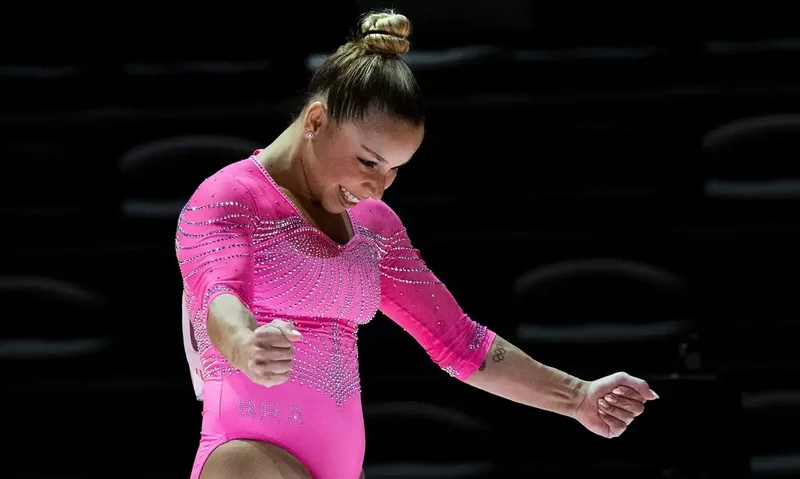 Flávia Saraiva vence final das assimétricas na etapa húngara da Copa do Mundo
