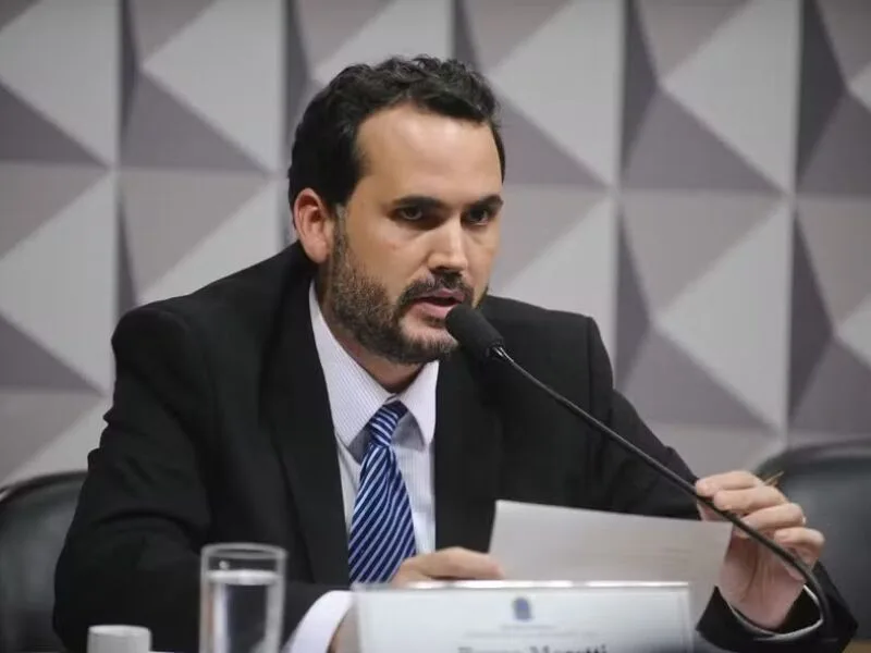 Governo anuncia desoneração de gasolina e subsídio para o diesel