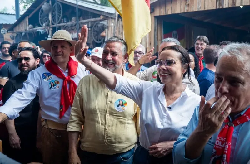 Candidatos ao governo gaúcho levam campanha a festejos do 20 de Setembro