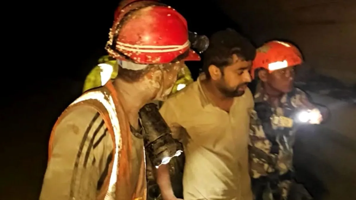 Dois trabalhadores são retirados vivos de túnel no Nepal após nove dias