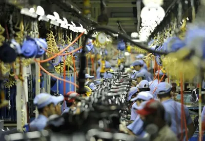 Indústria brasileira recua em agosto e reduz planos de investimento