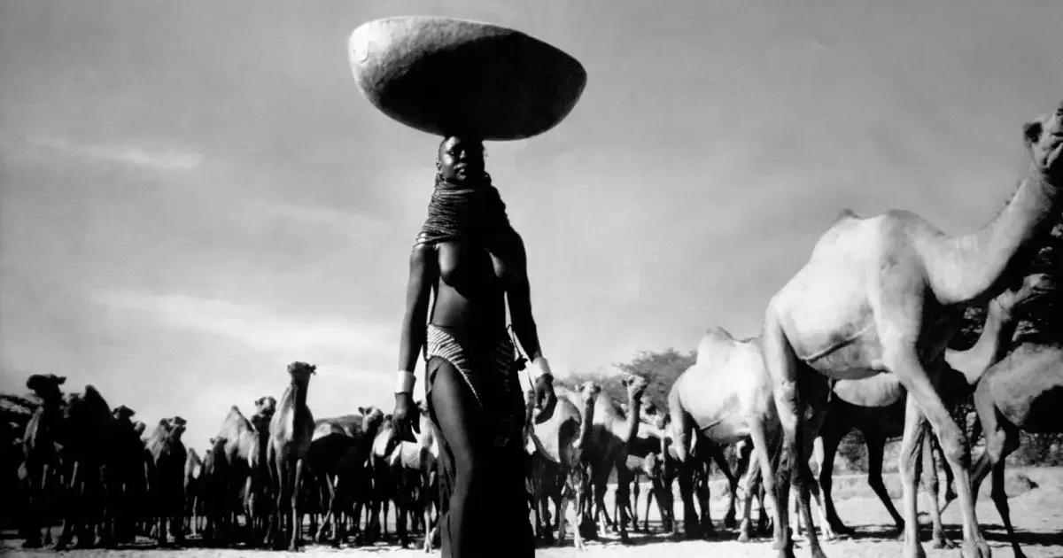 Exposição coloca em diálogo as imagens de Mirella Ricciardi e Sebastião Salgado
